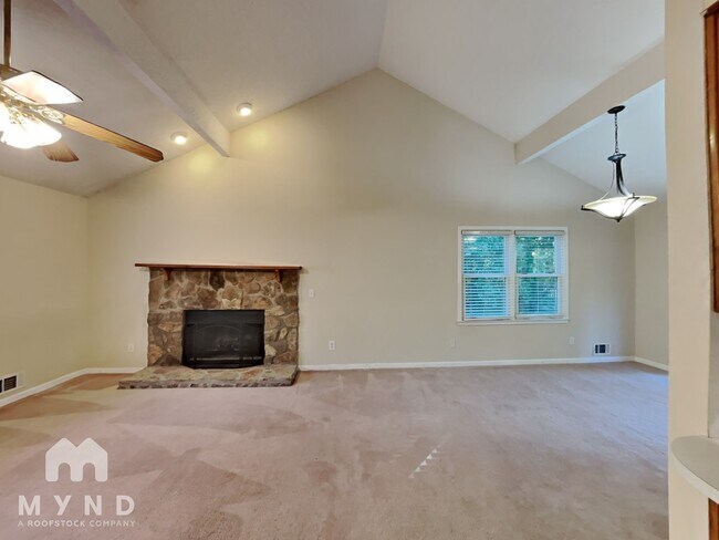 Building Photo - 3255 Sharon Ln