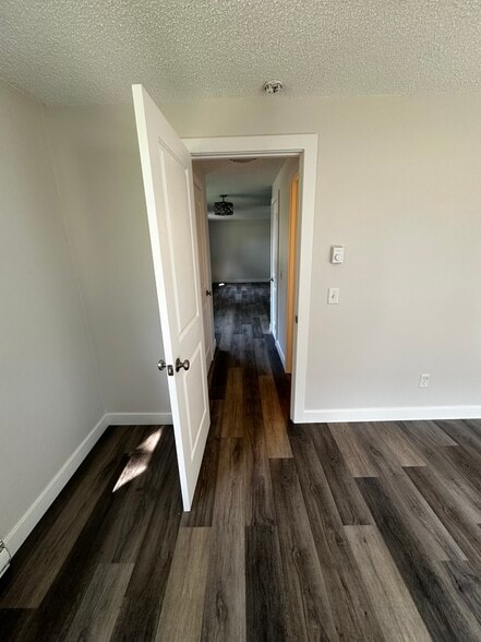 Building Photo - 20 Versailles Rd