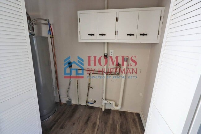 Building Photo - Two Bedroom House | Detached Garage