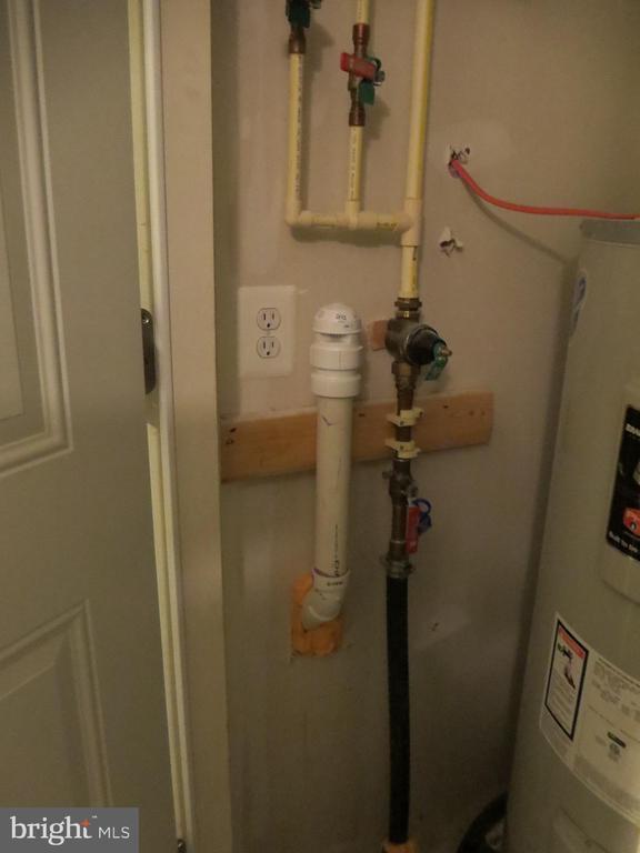 Building Photo - 1710 Featherstone Rd