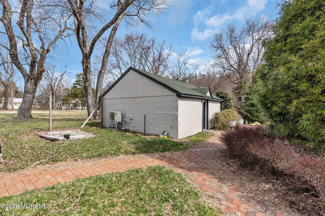 Building Photo - 460 Brickyard Rd