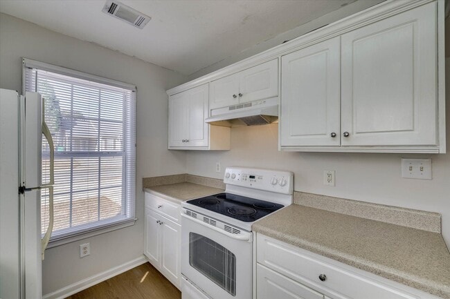 Building Photo - 150 Portofino Ln SW