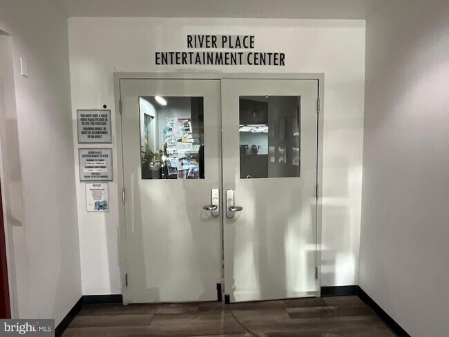 Building Photo - 1021 Arlington Blvd