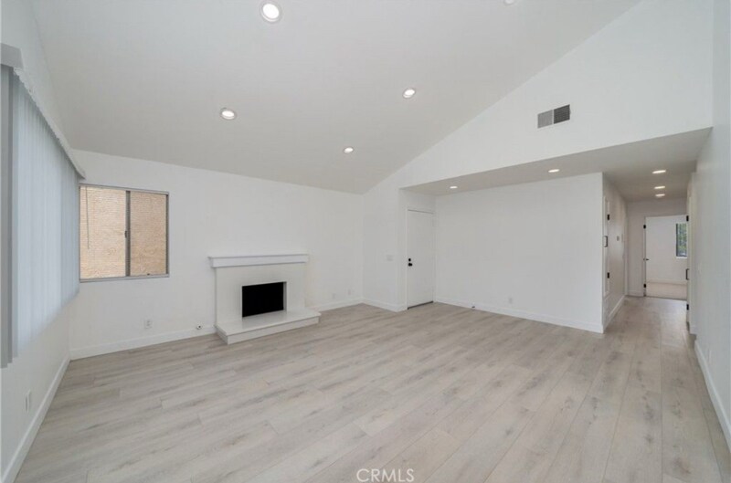 Building Photo - 3180 Little Mountain Dr