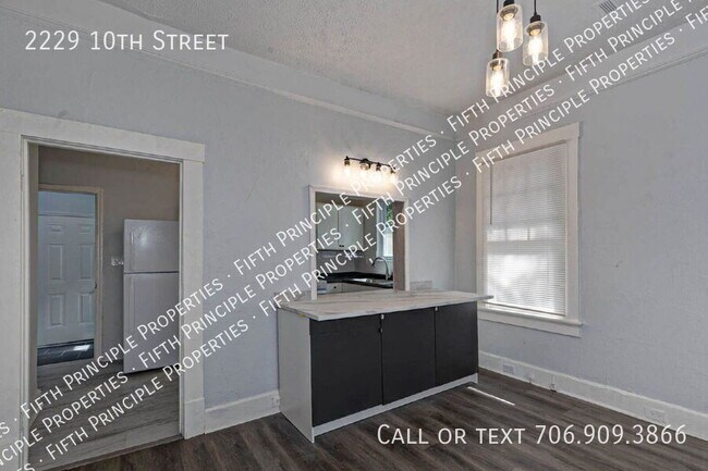 Building Photo - 2229 10th St