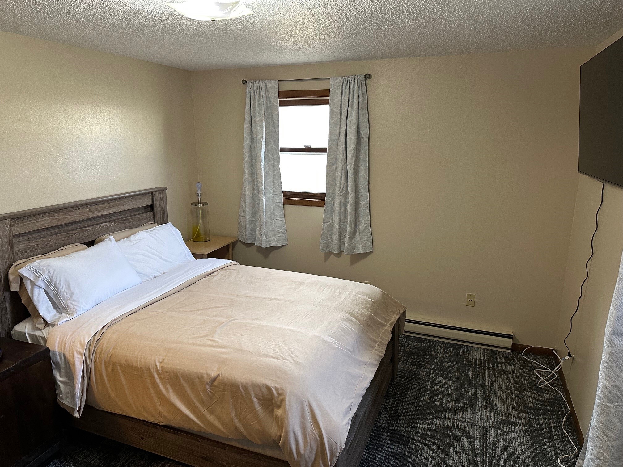 Building Photo - 910 11th Ave