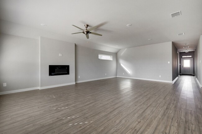 Building Photo - 364 Braves Wy