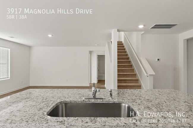 Building Photo - 3917 Magnolia Hls Dr