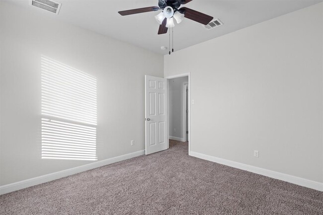 Building Photo - 706 Harwood Dr