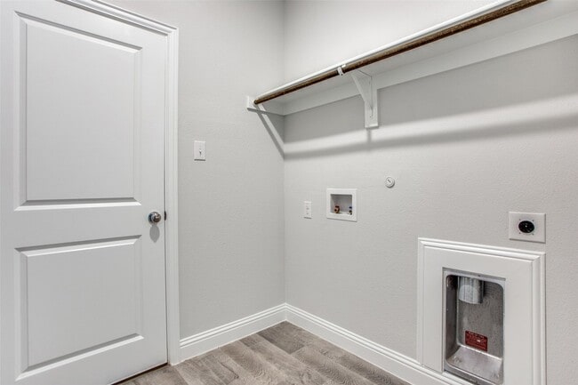 Building Photo - 3501 Montadale Ave
