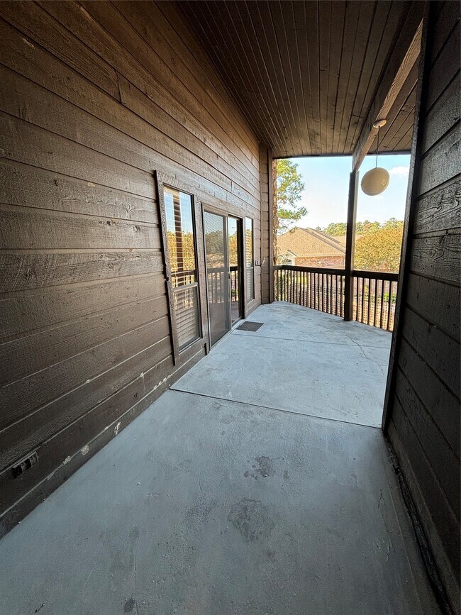 Building Photo - 12755 Mill Ridge Dr