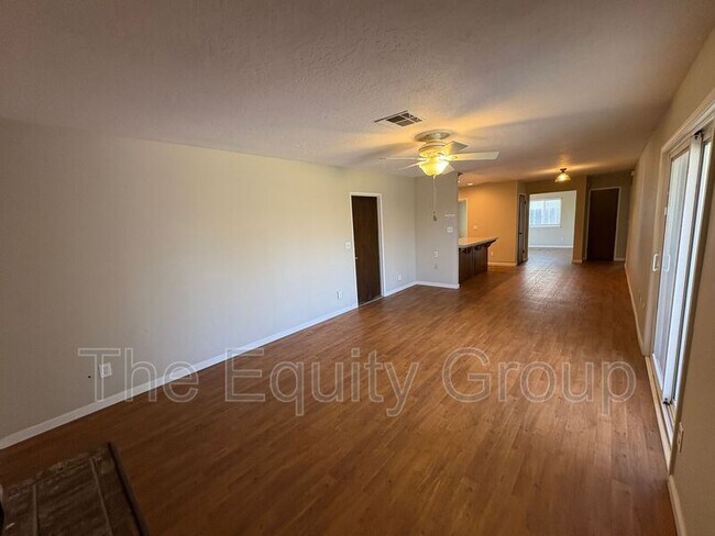 Building Photo - 294 E Julia Way