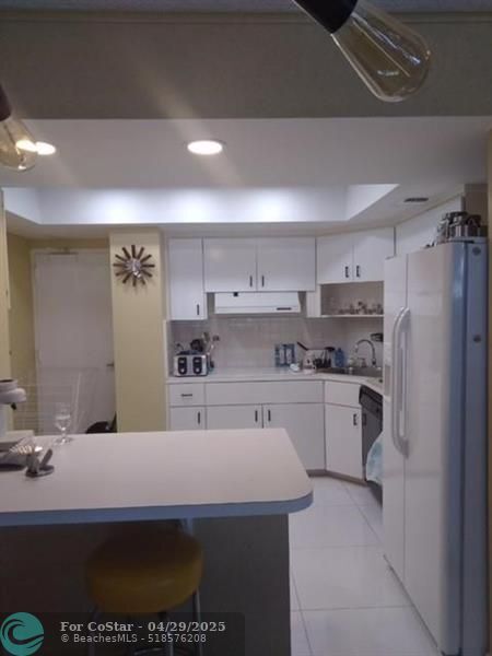 Building Photo - 3800 Galt Ocean Dr