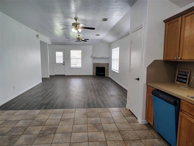 Building Photo - 21411 Forest Colony Dr
