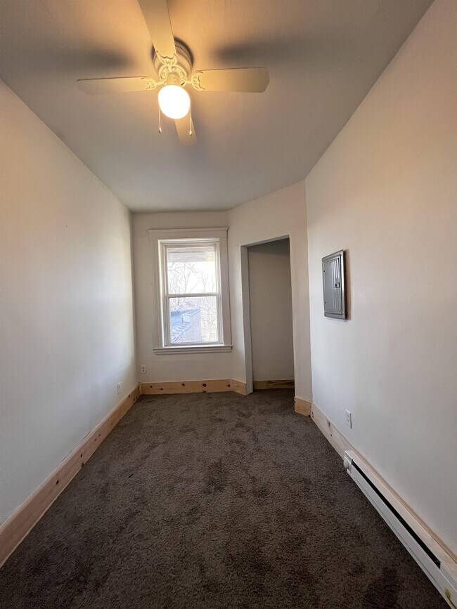 Building Photo - 3325 Gratiot Ave