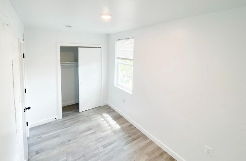 Building Photo - 4609 Quarles St NE