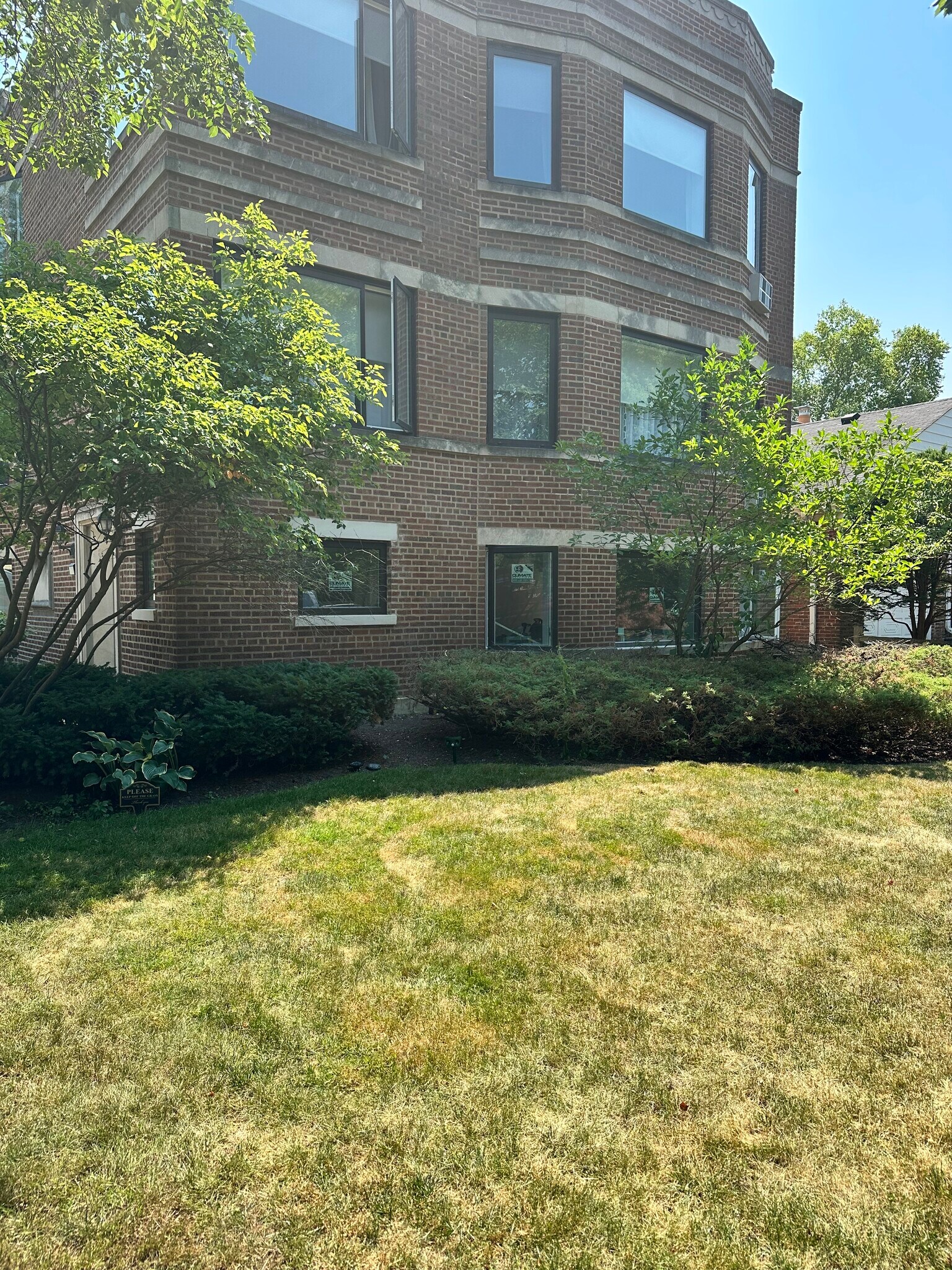 Building Photo - 330 Barton Ave
