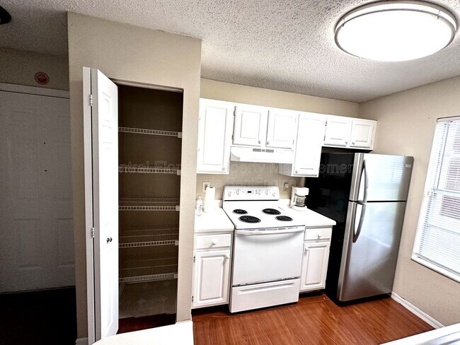 Building Photo - 1969 Summer Club Dr