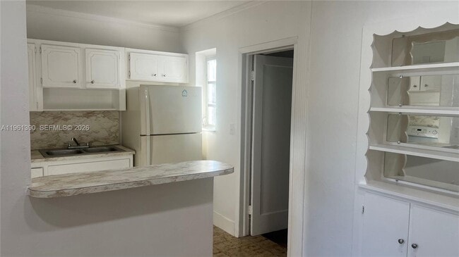 Building Photo - 134 SW 61st Ave