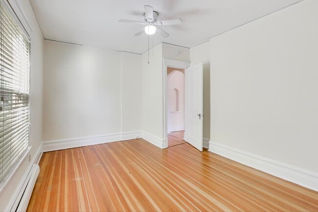 Building Photo - 916 Pleasant St