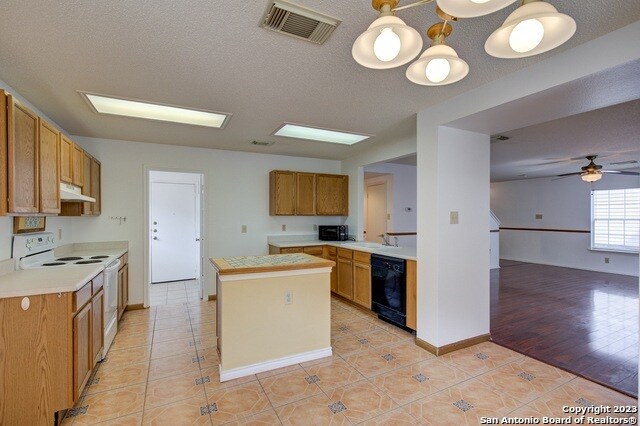 Building Photo - 10138 Sandbrook Hill