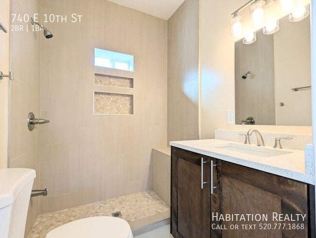 Building Photo - 740 E 10th St