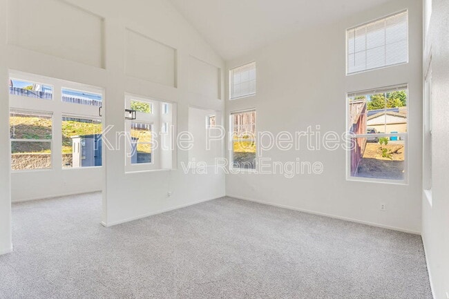 Building Photo - 35 Goldfinch Dr