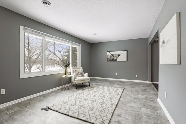 Building Photo - 439 Arlington Ave E