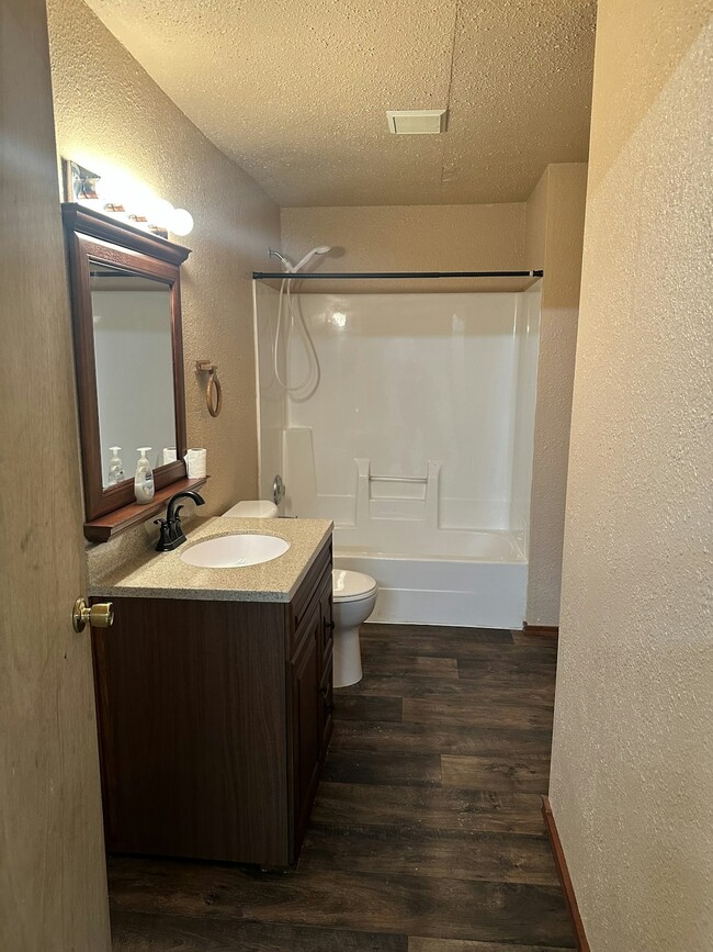 Building Photo - 1901 Elm Ave