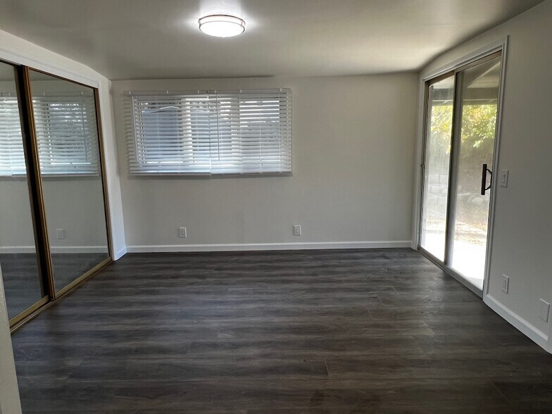 Building Photo - 367 Sirretta St