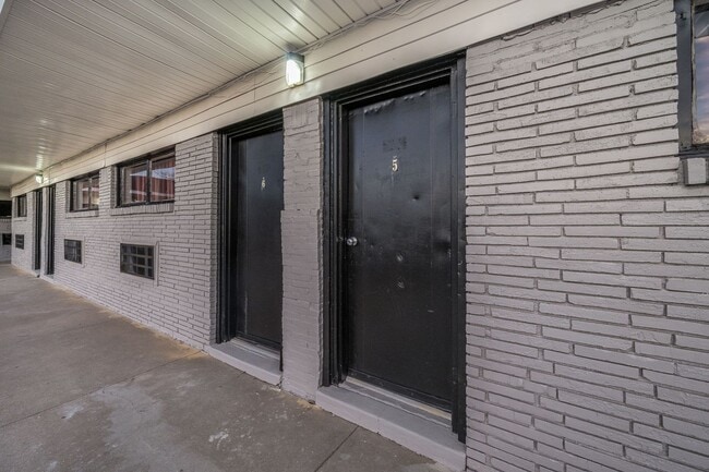 Building Photo - La Luna Luxury Suites