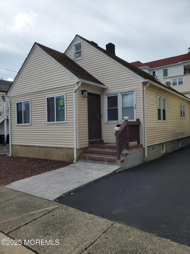 Primary Photo - 115 Dupont Ave