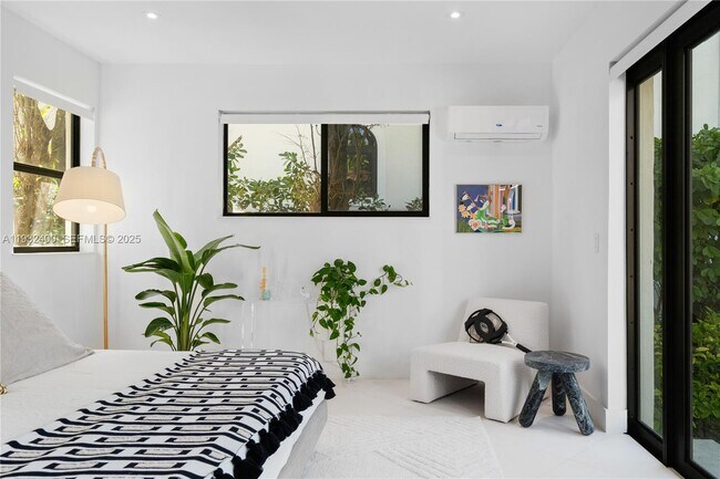 Building Photo - 2489 Meridian Ave