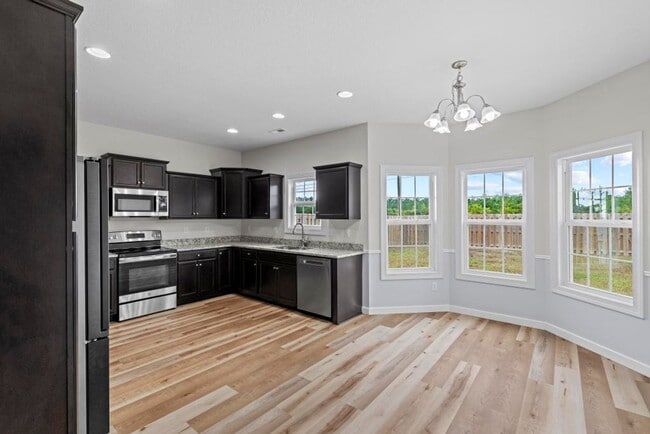 Building Photo - Beautiful home in great neighborhood!