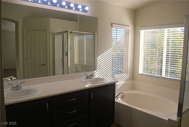 Building Photo - 10031 Cranbrook Falls Ct