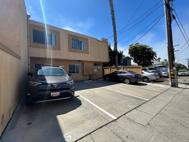 Building Photo - 1 Bed/1 Bath Pacific Beach