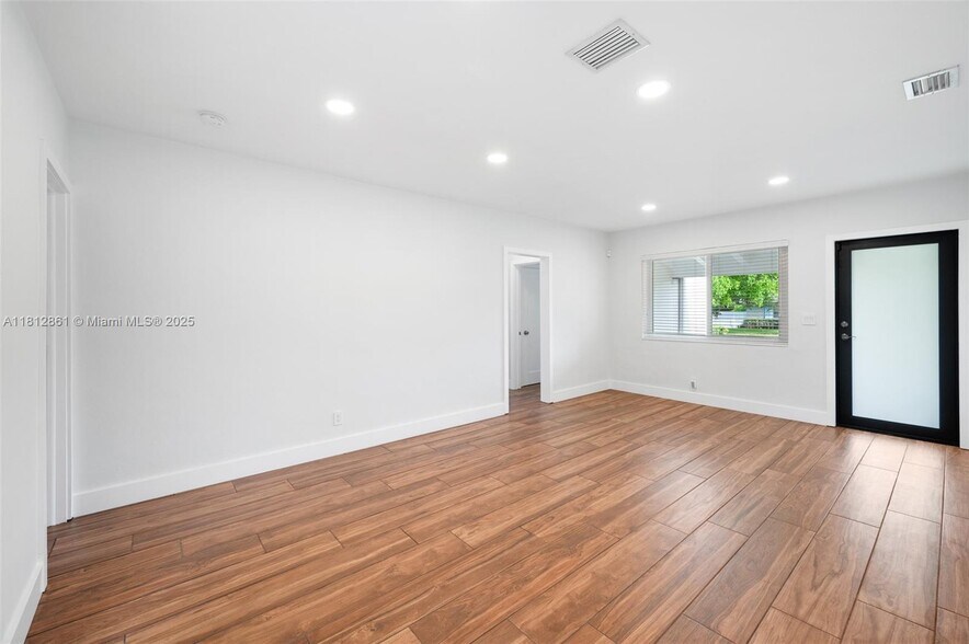 Building Photo - 5775 SW 28th St