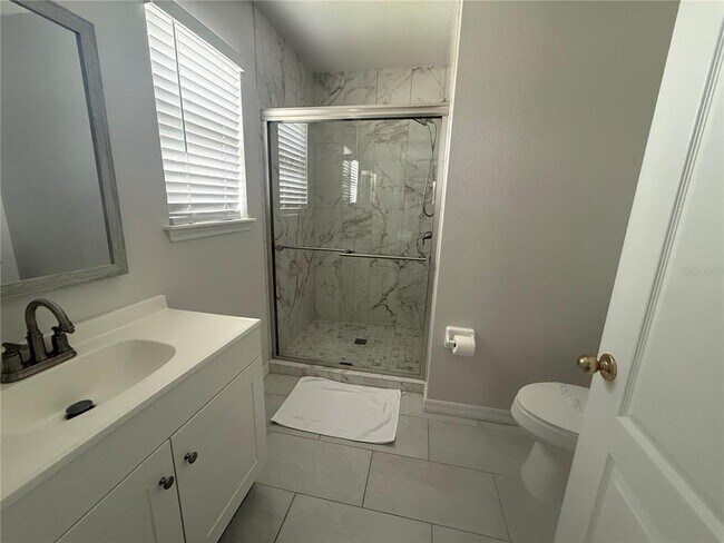 Building Photo - 1675 Royal Ridge Dr