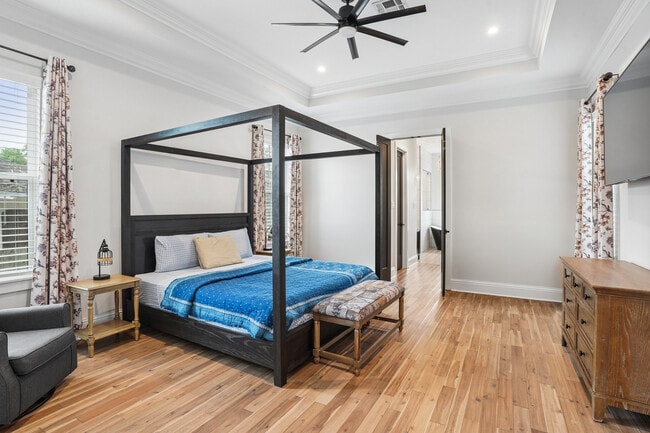 Building Photo - 5280 Warrington Dr