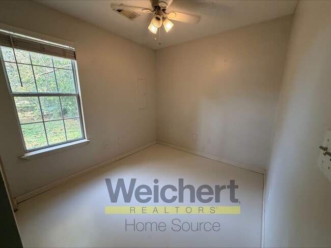 Building Photo - Comfort and convenience, all in one place.