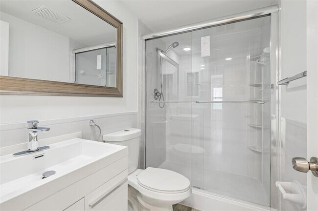 Building Photo - 3700 Galt Ocean Dr