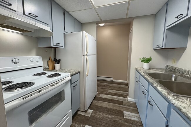 Building Photo - Spruce Apartments