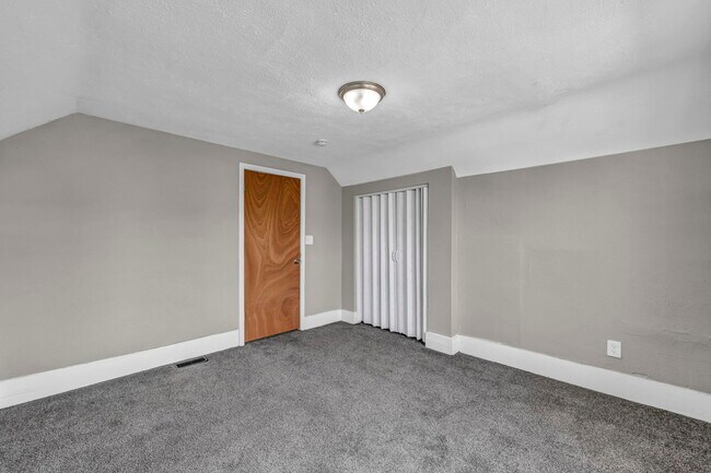 Building Photo - 3369 E 49th St