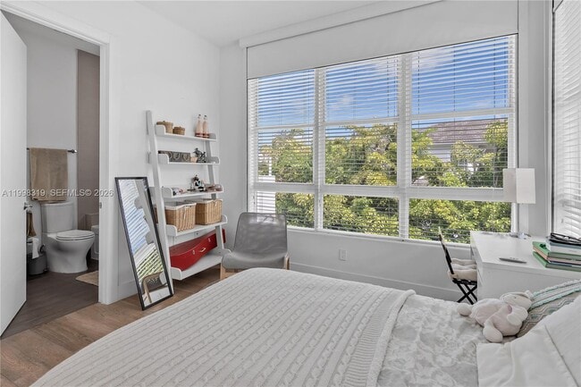 Building Photo - 435 Hampton Ln