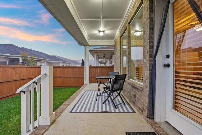 Building Photo - 250 Tanglewood Ln