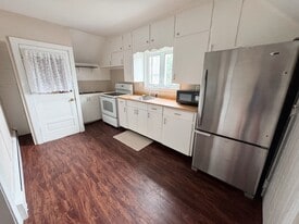 Building Photo - 158 Christiana St