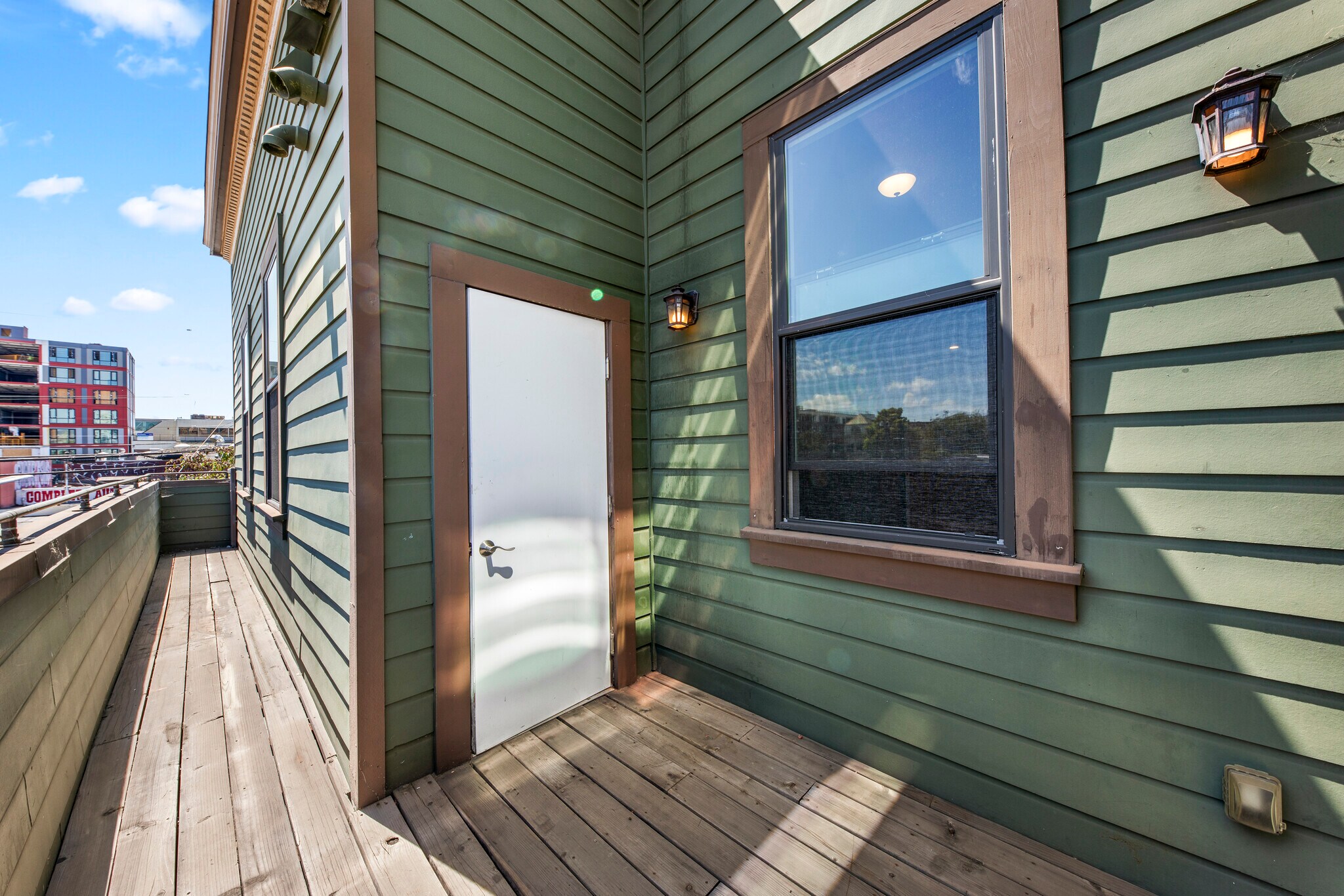 Building Photo - 404 Webster St