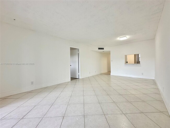 Building Photo - 8051 S Colony Cir
