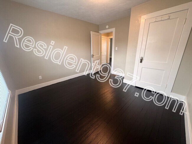 Building Photo - 422 Santa Cruz Ave