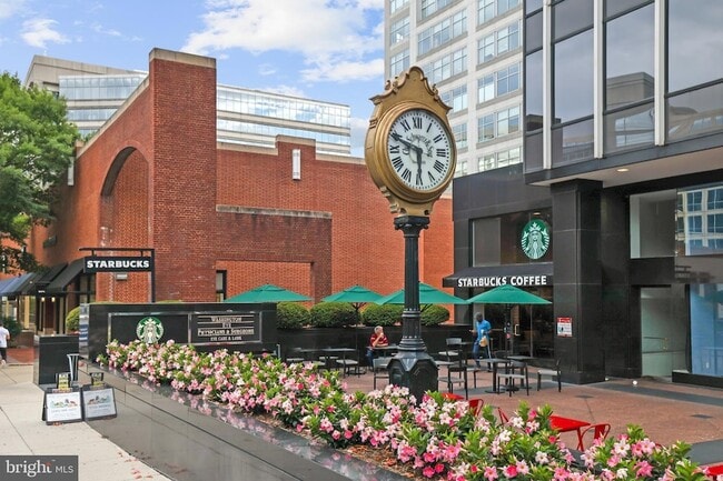 Building Photo - 4817 Chevy Chase Blvd